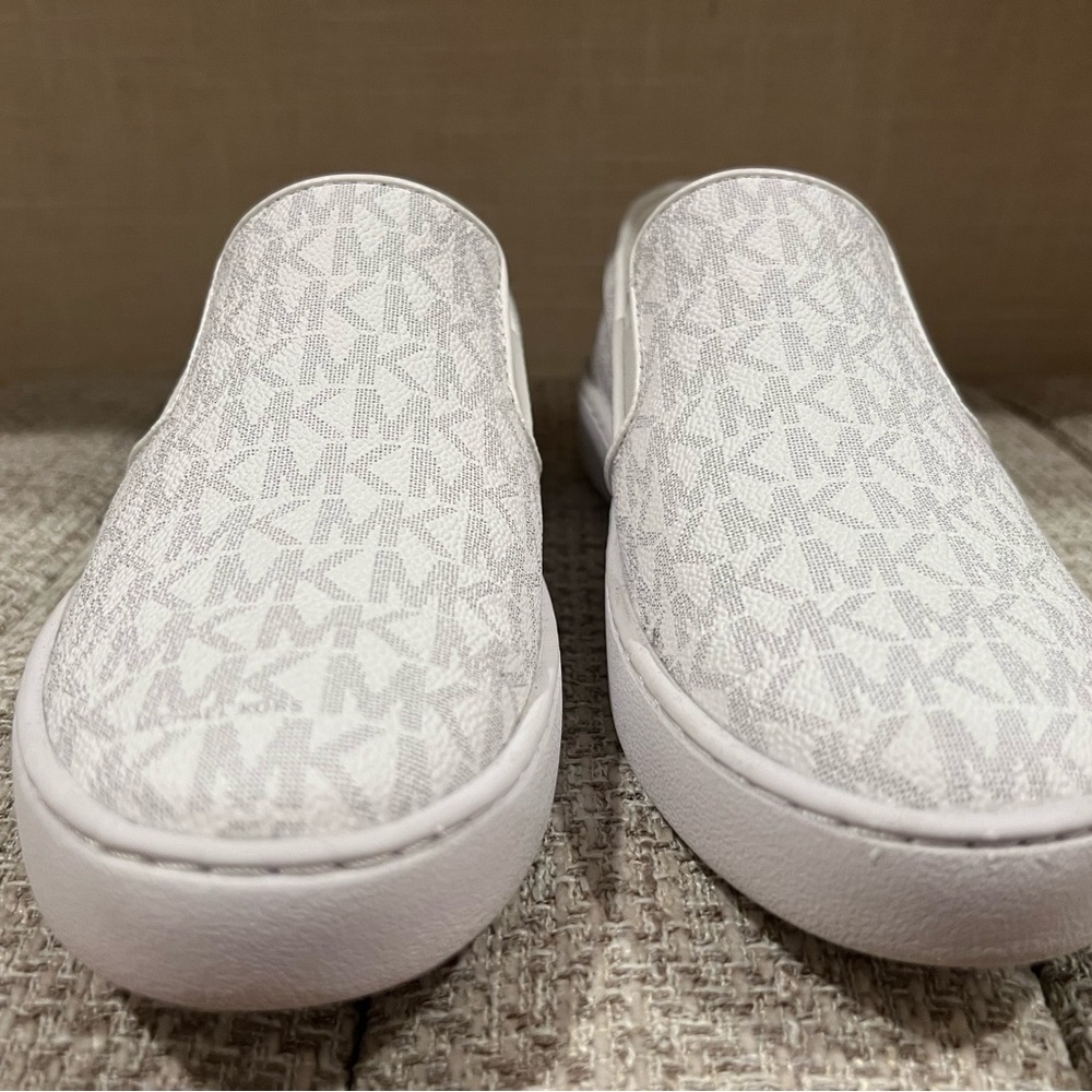 Michael Kors White Logo Slip-Ons and Wristlet - Picture 2 of 13